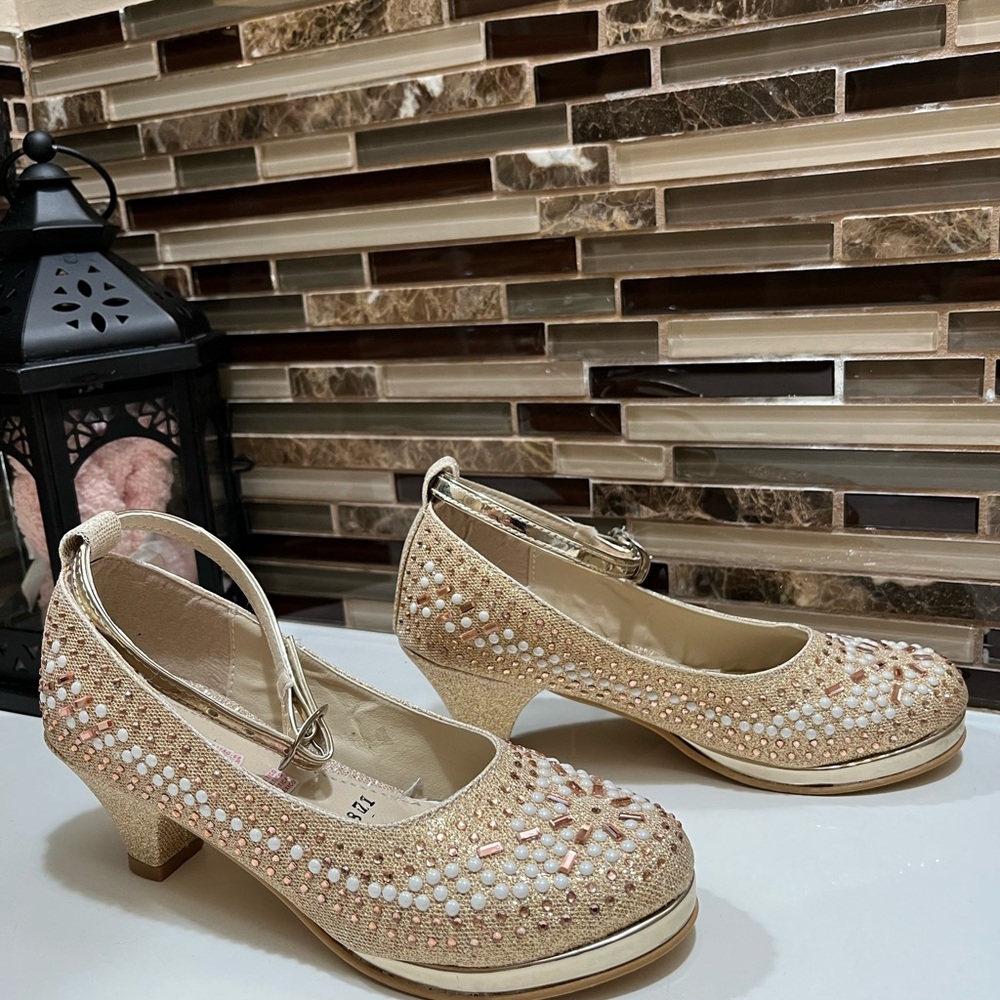 Heeled shoes,gold color,size 1